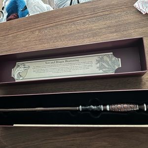 Olivanders Yew & Dragon Heartstrings Wand